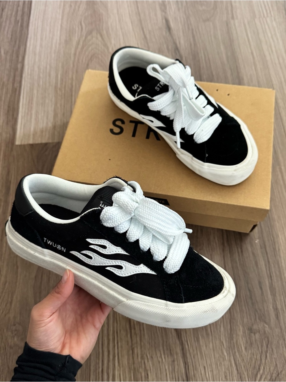 STRAYE Black & White Flame Skate Sneakers